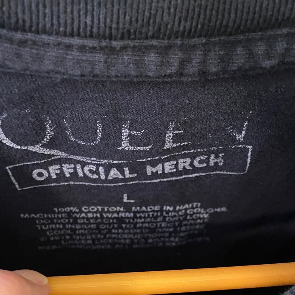 Queen Black T-Shirt - Picture 2 of 2